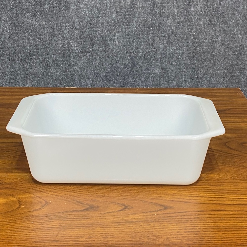 Vintage Pyrex White Milk Glass Loaf Pan 215-B 9x5 Baking‎ Dish Retro Kitchenware